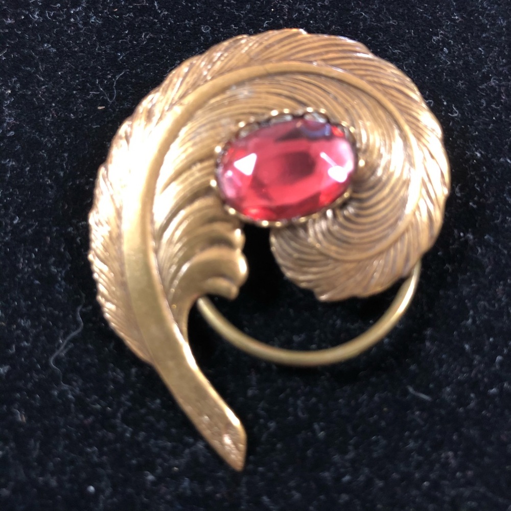 Vintage Jeri-lou Scarf Clip W/ Deep Rose Cabochon